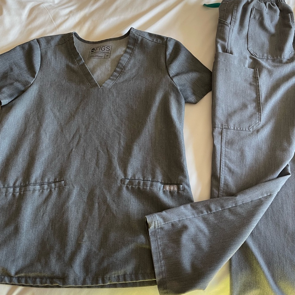 Grey Figs Scrub Set 🩻👩🏼‍⚕️